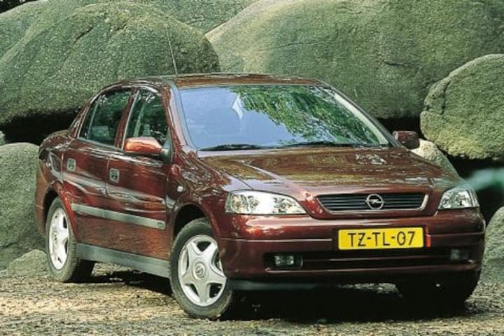 Opel Astra 1.8 16V CDX 4-deurs