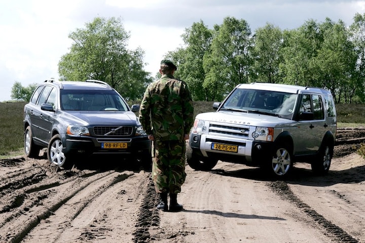 Volvo XC90 vs Land Rover Discovery
