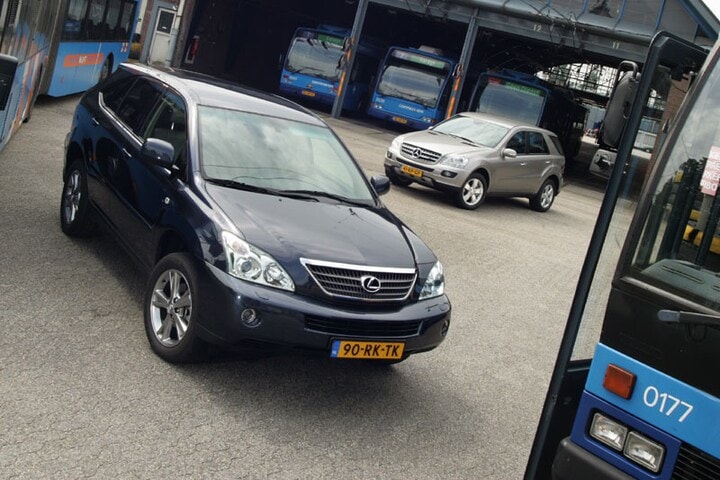 Mercedes vs Lexus
