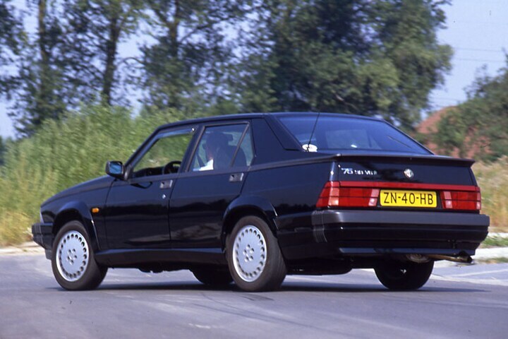 Alfa Romeo 75