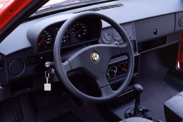 Alfa Romeo 33 - interieur