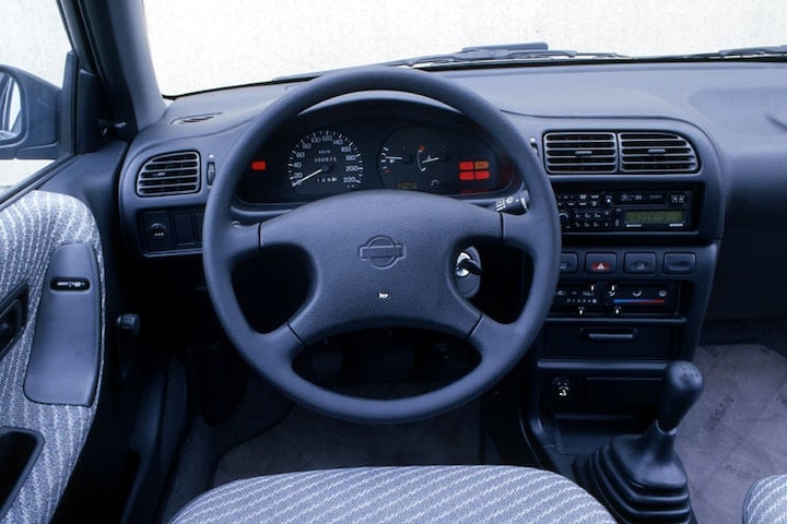Nissan Sunny - interieur