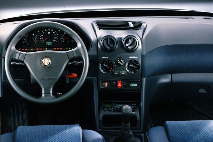Alfa Romeo 145 - interieur