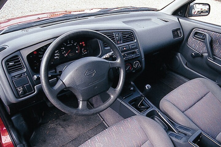 Nissan Primera - interieur