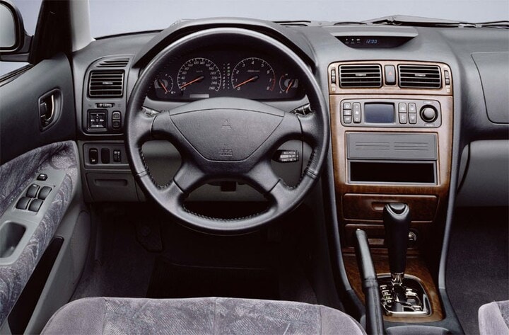 Mitsubishi Galant - interieur