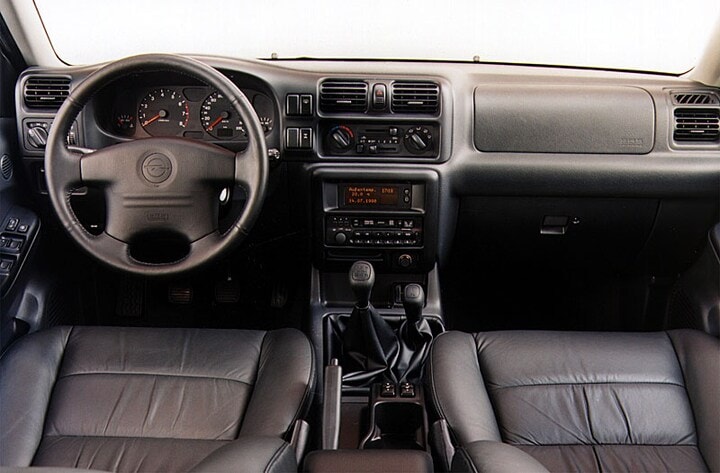 Opel Frontera Sport - interieur