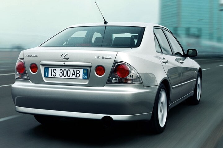 Lexus IS