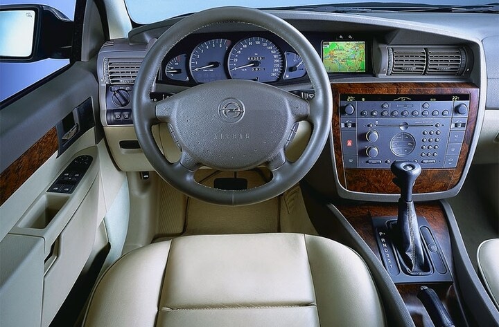 Opel Omega - interieur
