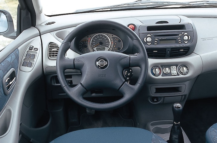 Nissan Almera Tino - interieur