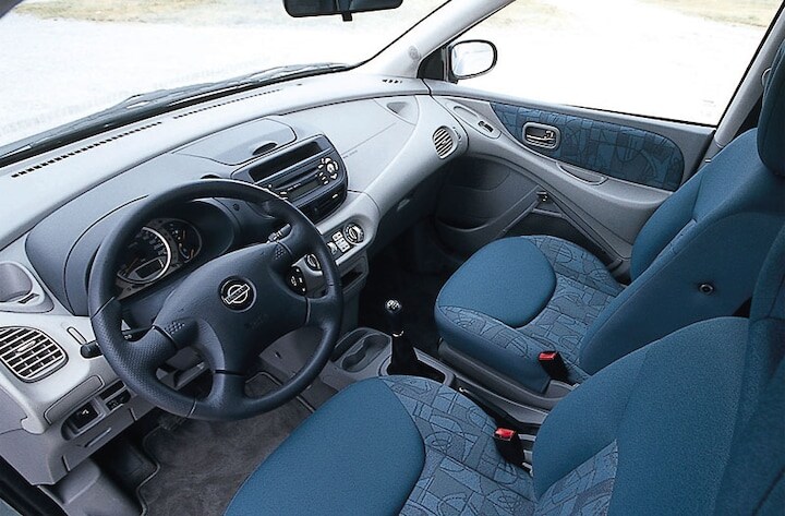 Nissan Almera Tino - interieur