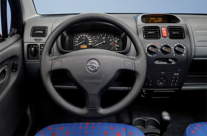 Opel Agila - interieur