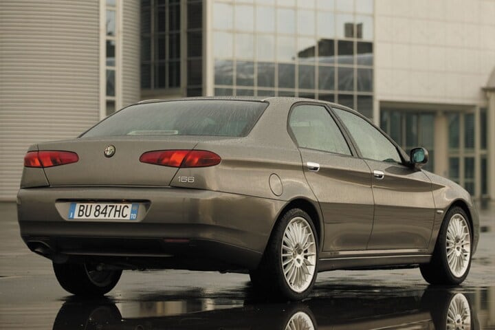 Alfa Romeo 166
