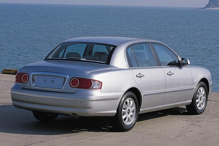 Kia Opirus