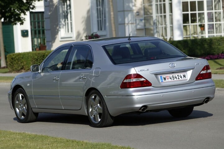 Lexus LS