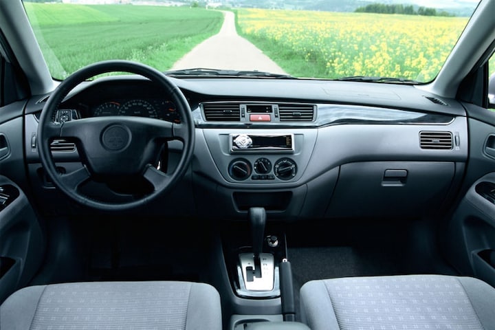 Mitsubishi Lancer - interieur