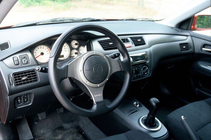 Mitsubishi Lancer - interieur