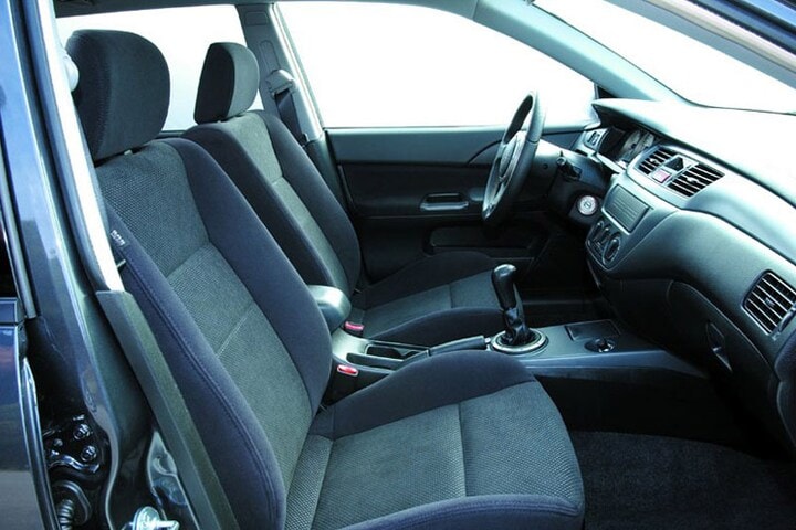Mitsubishi Lancer - interieur