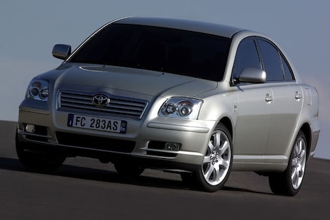 Toyota Avensis 1.8 16v VVT-i Linea Luna