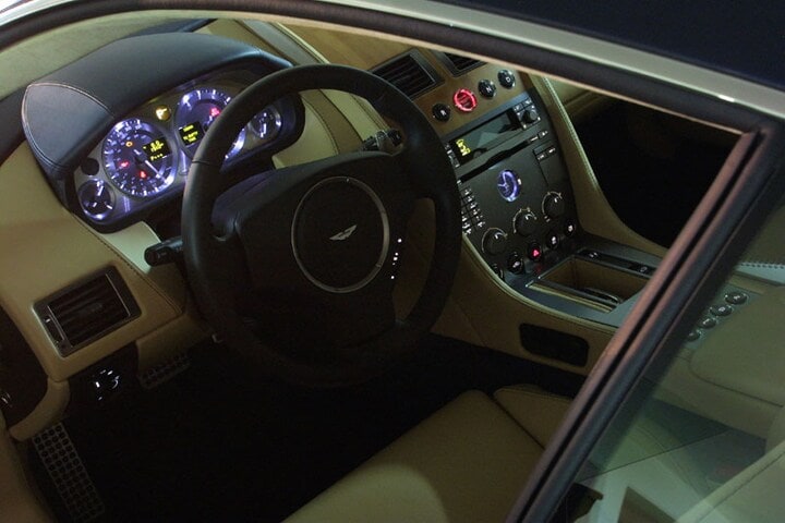 Aston Martin DB9 - interieur