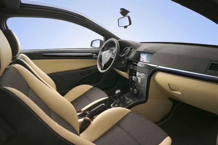 Opel Astra GTC - interieur