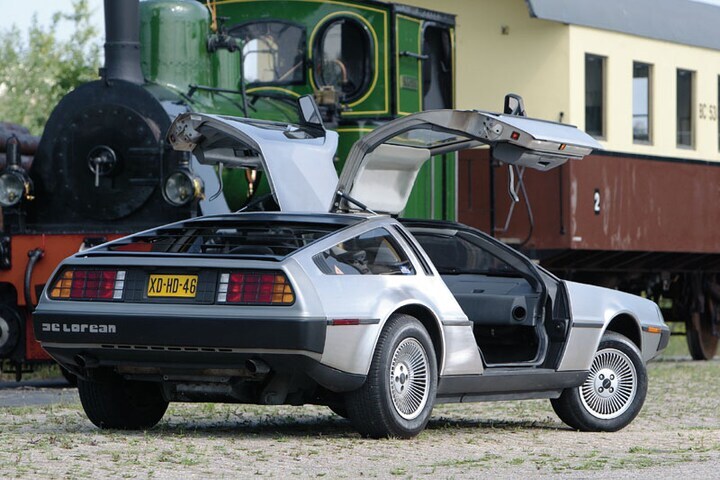 DeLorean DMC12