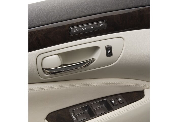 Lexus LS 460