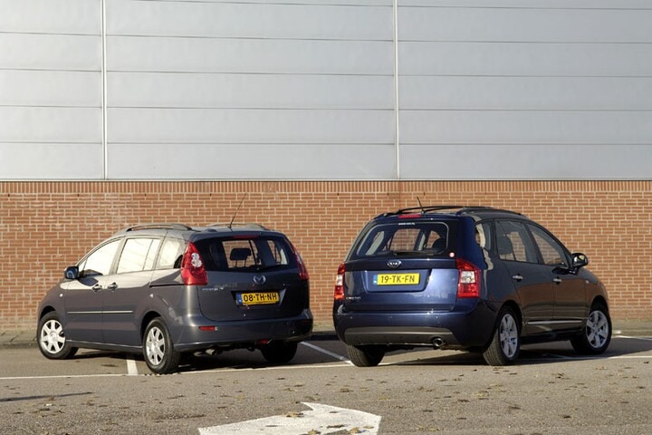 Kia Carens vs Mazda 5