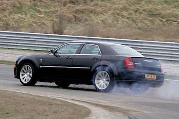 Chrysler 300C HEMI 6.1 V8 SRT-8