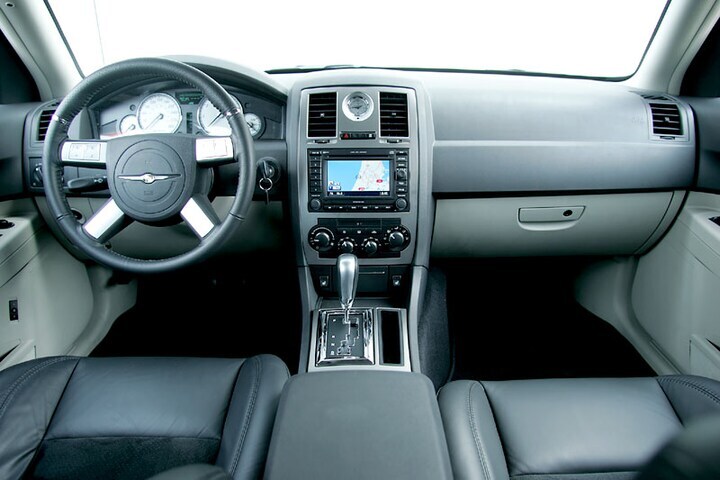 Chrysler 300C HEMI 6.1 V8 SRT-8