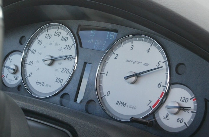 snelheidsmeter SRT8