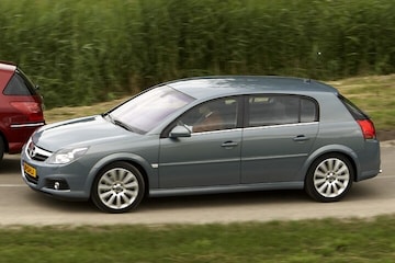 Opel Signum 3.0-V6 CDTI Sport