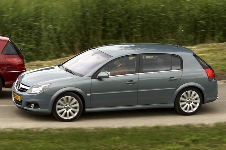 Opel Signum 3.0-V6 CDTI Sport