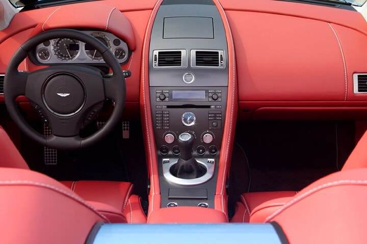 Aston Martin V8 Vantage Roadster