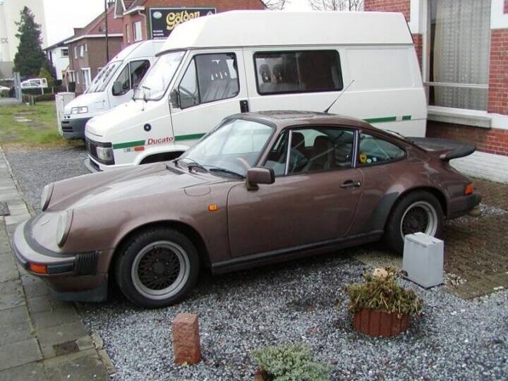 bruine porsche