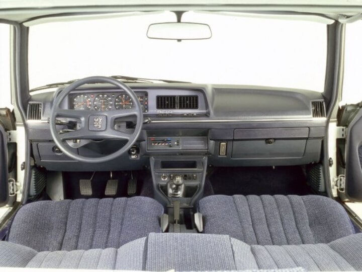 dashboard Peugeot 604