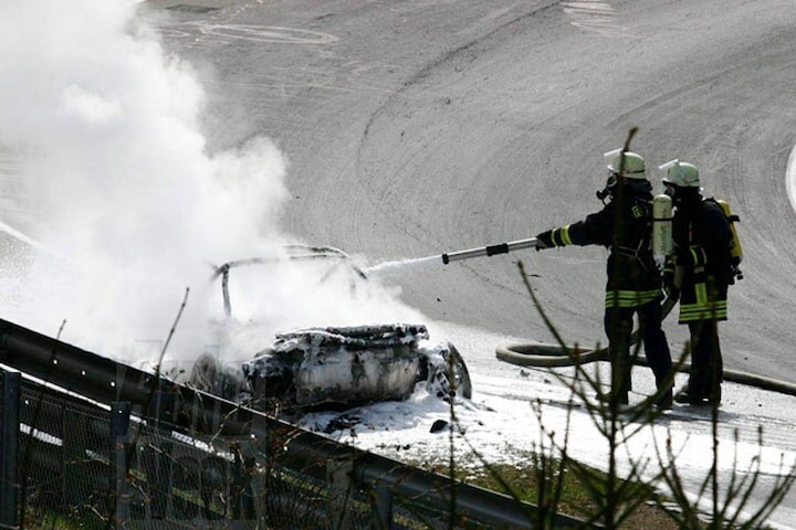 Audi RS8 prototype brandt op Nürburgring