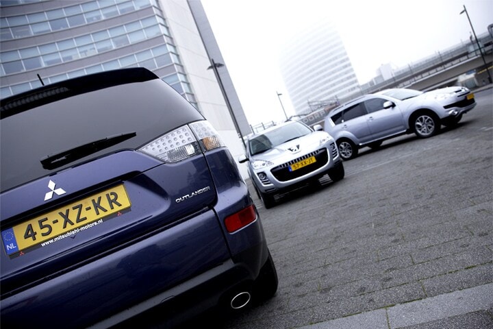 Mitsubishi Outlander-Citroën C-Crosser-Peugeot 400