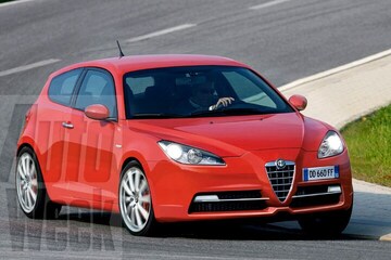 Alfa Romeo Junior | Illustratie: Larson