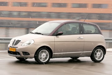 Lancia Ypsilon 1.4 16v Platino