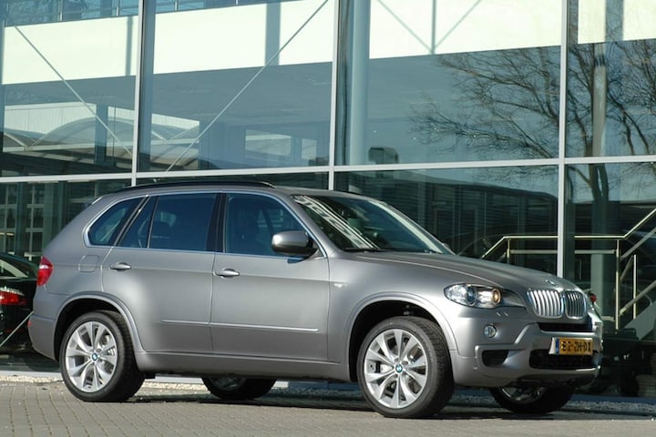 Matgrijze BMW X5