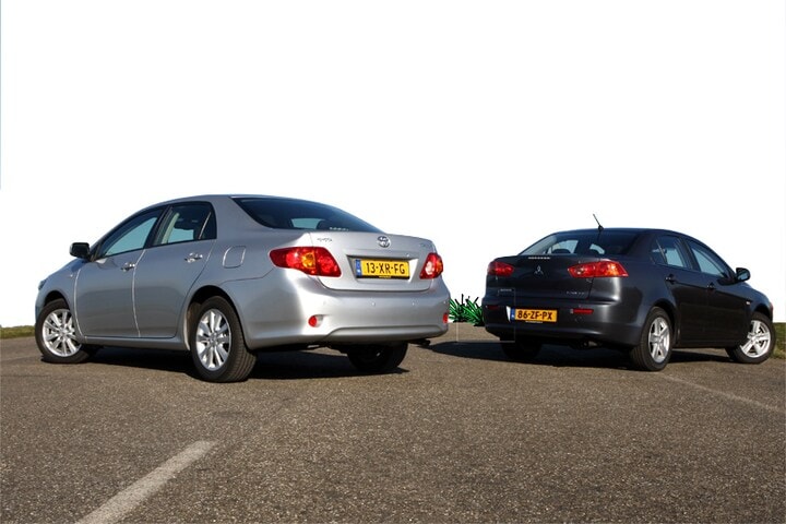 Mitsubishi Lancer Sport Sedan 1.5  Toyota Corolla
