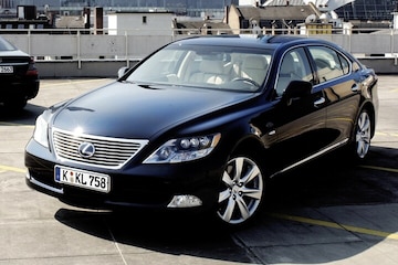 Lexus LS 600h President