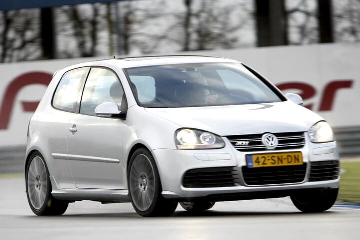 Volkswagen Golf R32