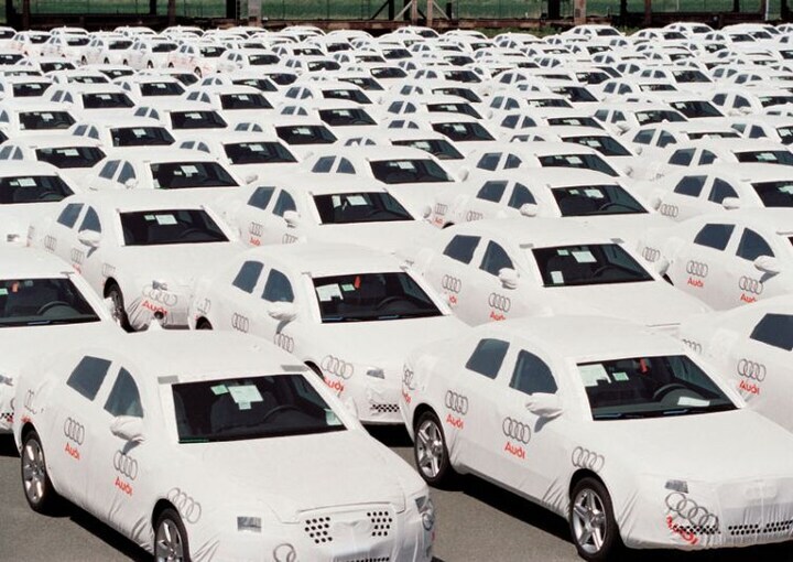 Audi's klaar voor verscheping uit Emden