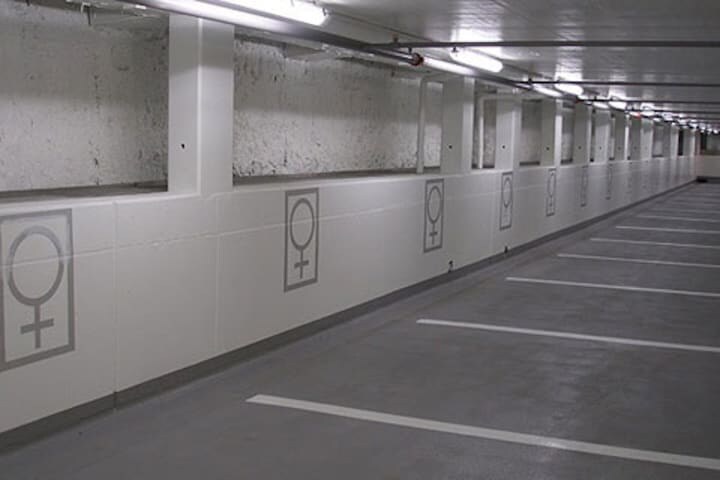 Vrouwenparkeerplaats