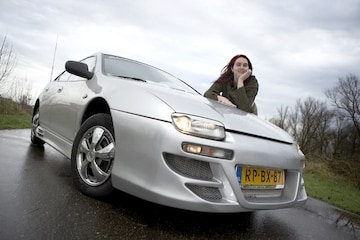 Mazda 323 F