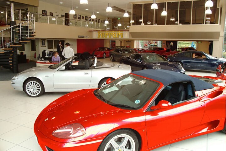 Ferrari - Maserati-showroom