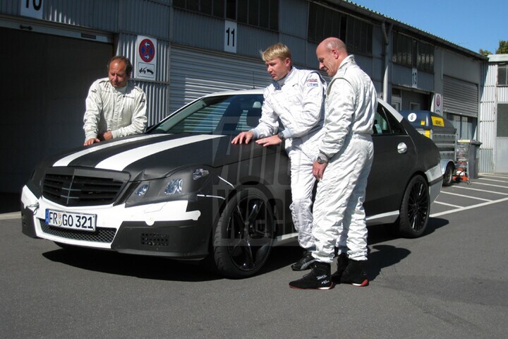 Mika Häkkinen bij Mercedes E 63 AMG