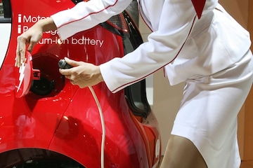 Elektrische auto opladen | Foto: ANP/AFP