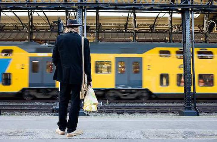Wachten op de trein | www.mbargo.be 